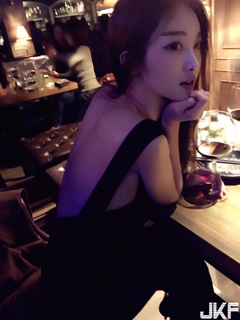 台中超正「生煎包妹」！氣質超好又有超兇身材，私下露背裝辣翻了！