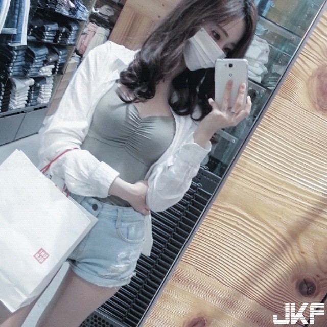 街頭捕獲素人正妹！制服下「犯規身材」大公開讓網友暴動！影片一PO遭瘋傳