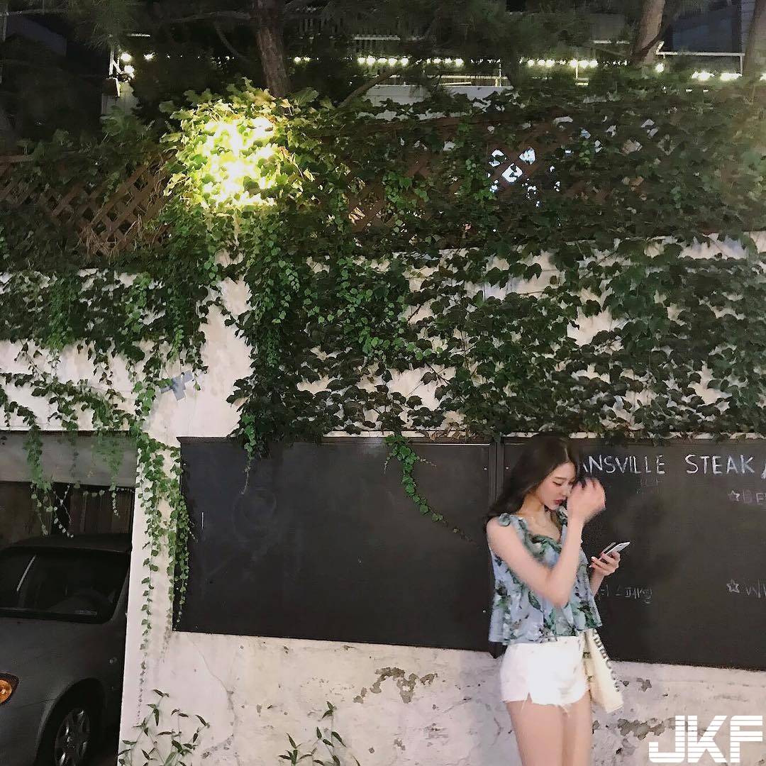 街頭捕獲素人正妹！制服下「犯規身材」大公開讓網友暴動！影片一PO遭瘋傳