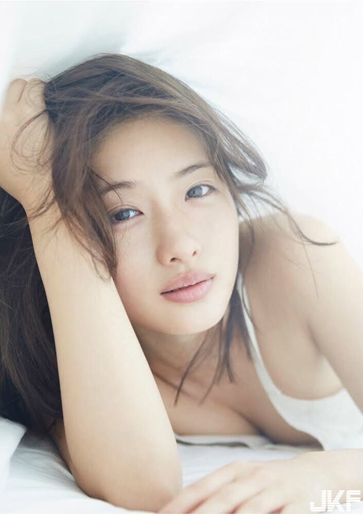睽違6年「石原里美」以小女人姿態迎來輕熟性感！女神終於大解放…
