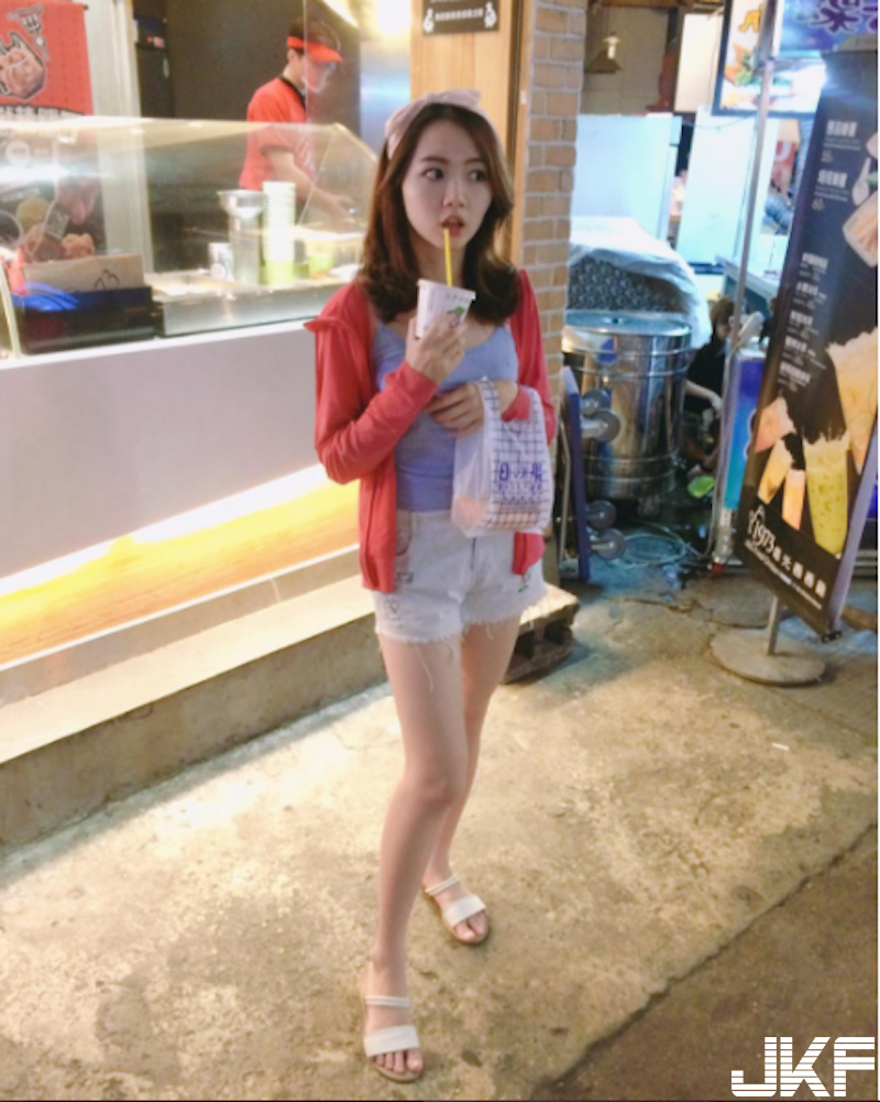 桃園麥當勞「娃娃臉正妹店員」！制服下面「鼓鼓的」！隱藏版好身材放桌上更明顯！