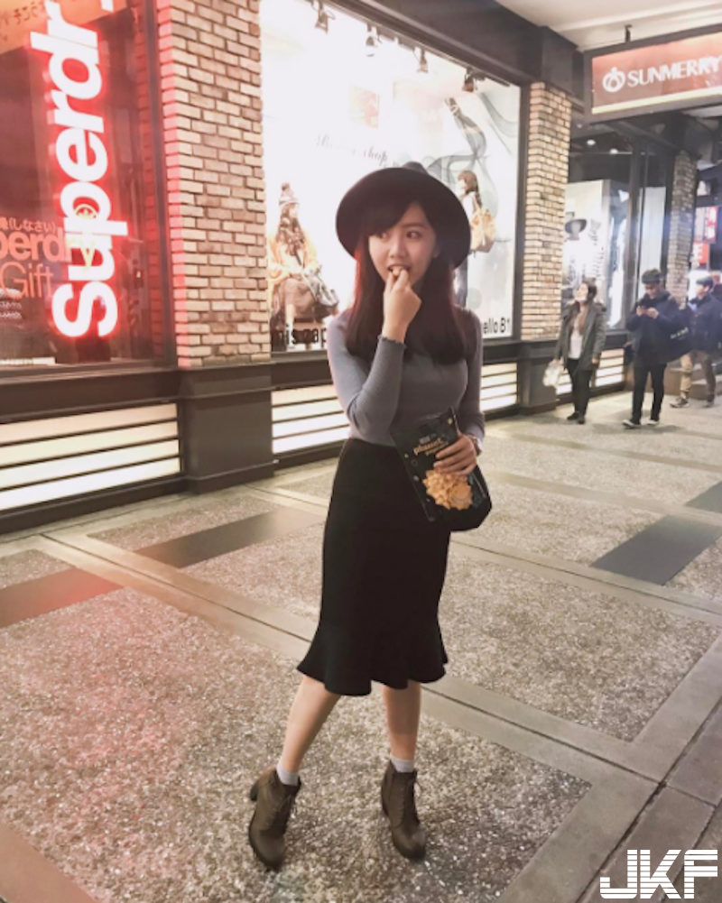 桃園麥當勞「娃娃臉正妹店員」！制服下面「鼓鼓的」！隱藏版好身材放桌上更明顯！
