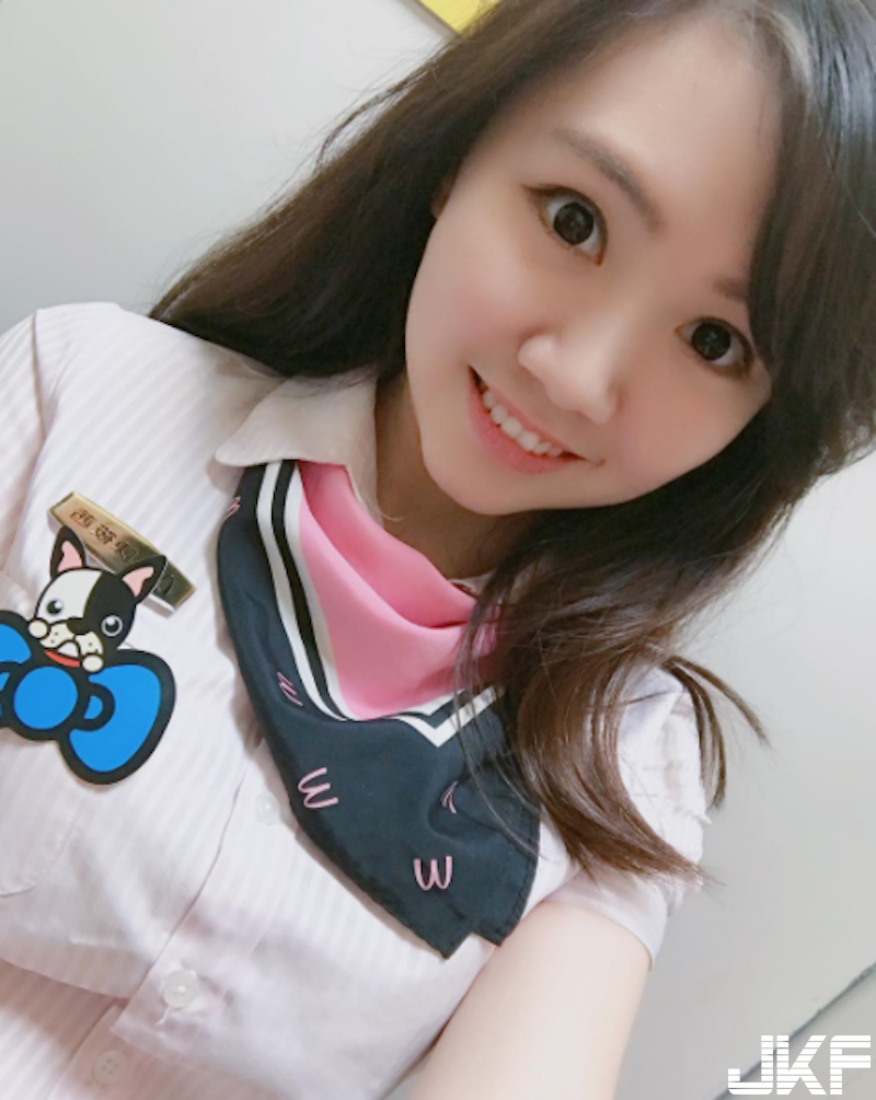 桃園麥當勞「娃娃臉正妹店員」！制服下面「鼓鼓的」！隱藏版好身材放桌上更明顯！