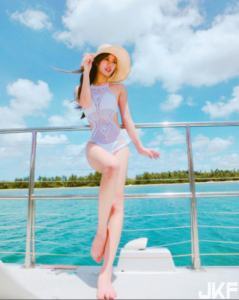 附中「性感學生妹」！清純可愛卻擁有「魔鬼身材」！長腿翹臀太犯規了啦！