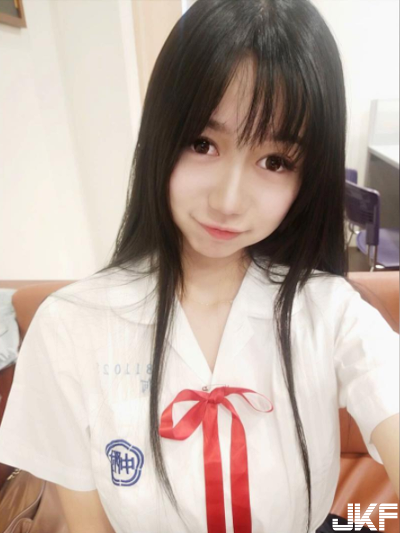 附中「性感學生妹」！清純可愛卻擁有「魔鬼身材」！長腿翹臀太犯規了啦！