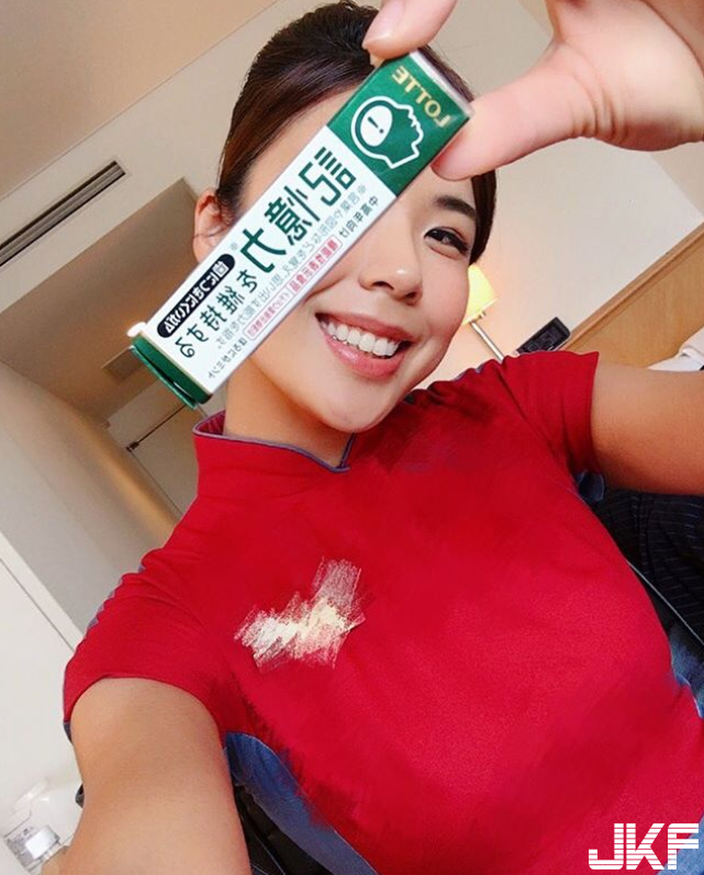 「御姊系空姐」最愛在海邊曬美腿美胸！超犯規身材讓人好想在機上遇到她！