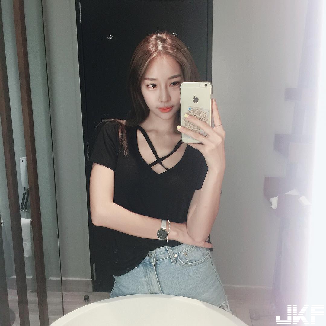 小吃攤驚見「高顏值正妹」！雙眼放電讓人招架不住，網呼：好想打包帶回…