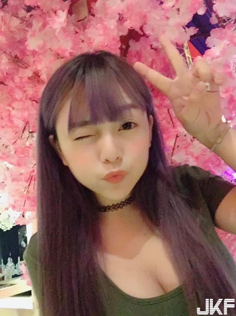 櫃子好小！可以放進櫃子裡的「爆奶小隻馬」身材比例極度不科學 想放房間「收藏」呀！