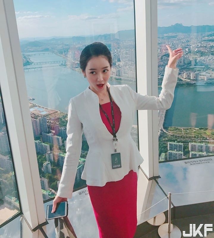 正妹有嘻哈！圓潤長輩「上下彈跳」大秀free style，忍不住跟著打節奏