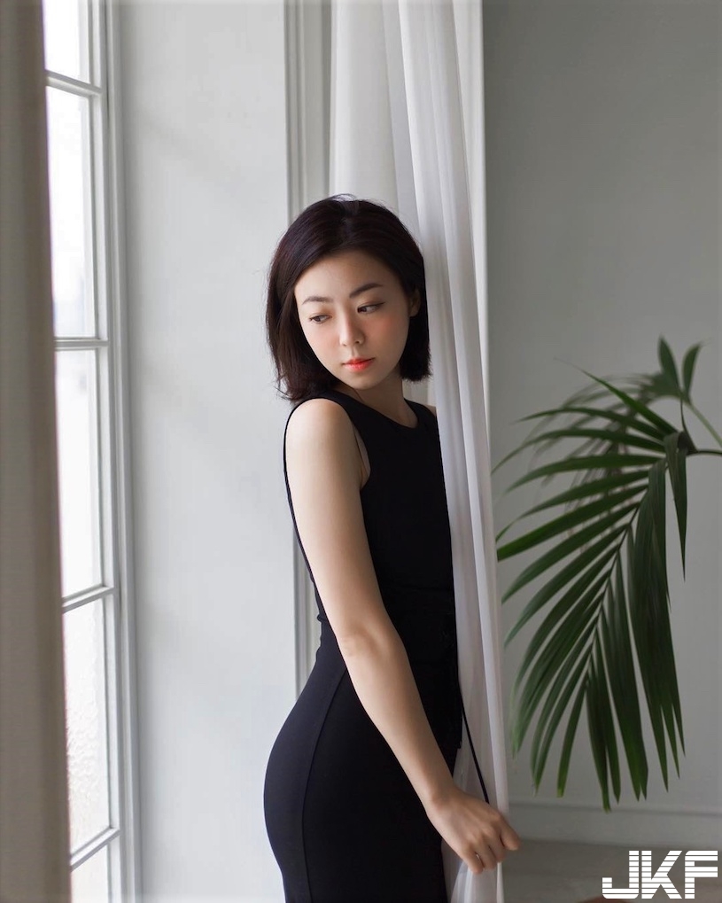 火辣美乳刺青師！傲人八字奶太猖狂，給她刺青真的好幸福喔！