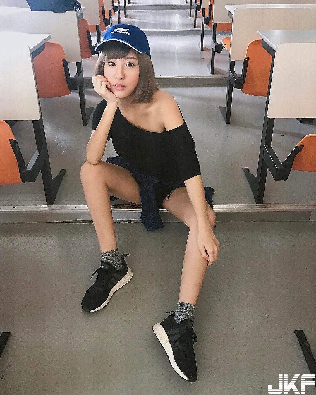 顏值爆表「氣質正妹」光看臉蛋就戀愛！沒想到「白嫩長輩」如此兇！比基尼照超養眼…