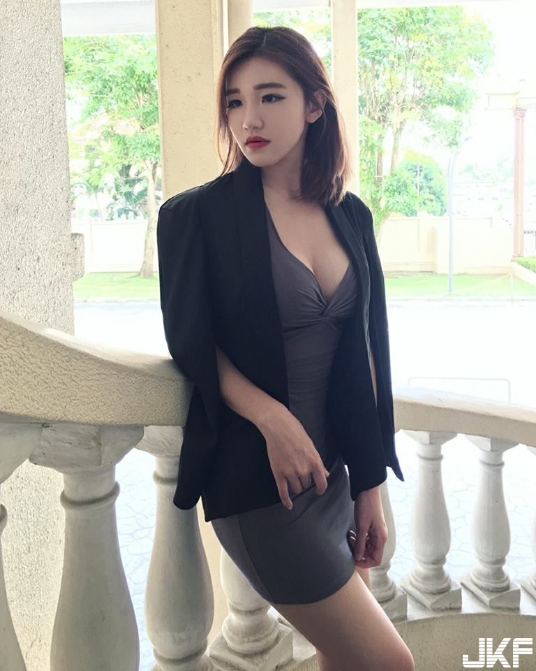餐廳吃飯驚見「巨乳正妹」！份量太驚人光用看得就吃不下了！