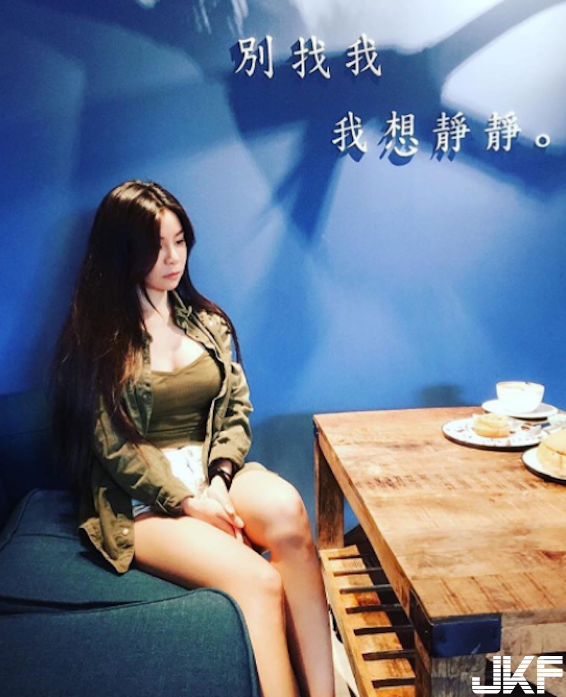 路上驚見「熱褲女騎士」辣臀駕重機！沒想到安全帽拿下是正妹，還裝載「白嫩大包子」！