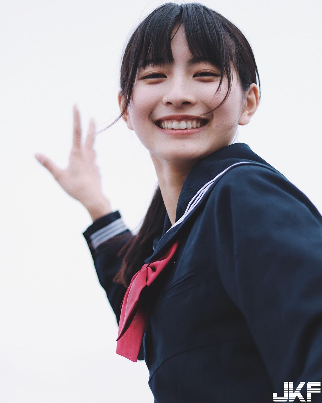 開學發現隔壁同學是「小新垣結衣」！正妹同學太可愛無法認真上課了&#8230;