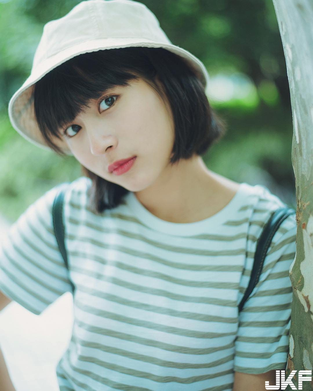 開學發現隔壁同學是「小新垣結衣」！正妹同學太可愛無法認真上課了&#8230;