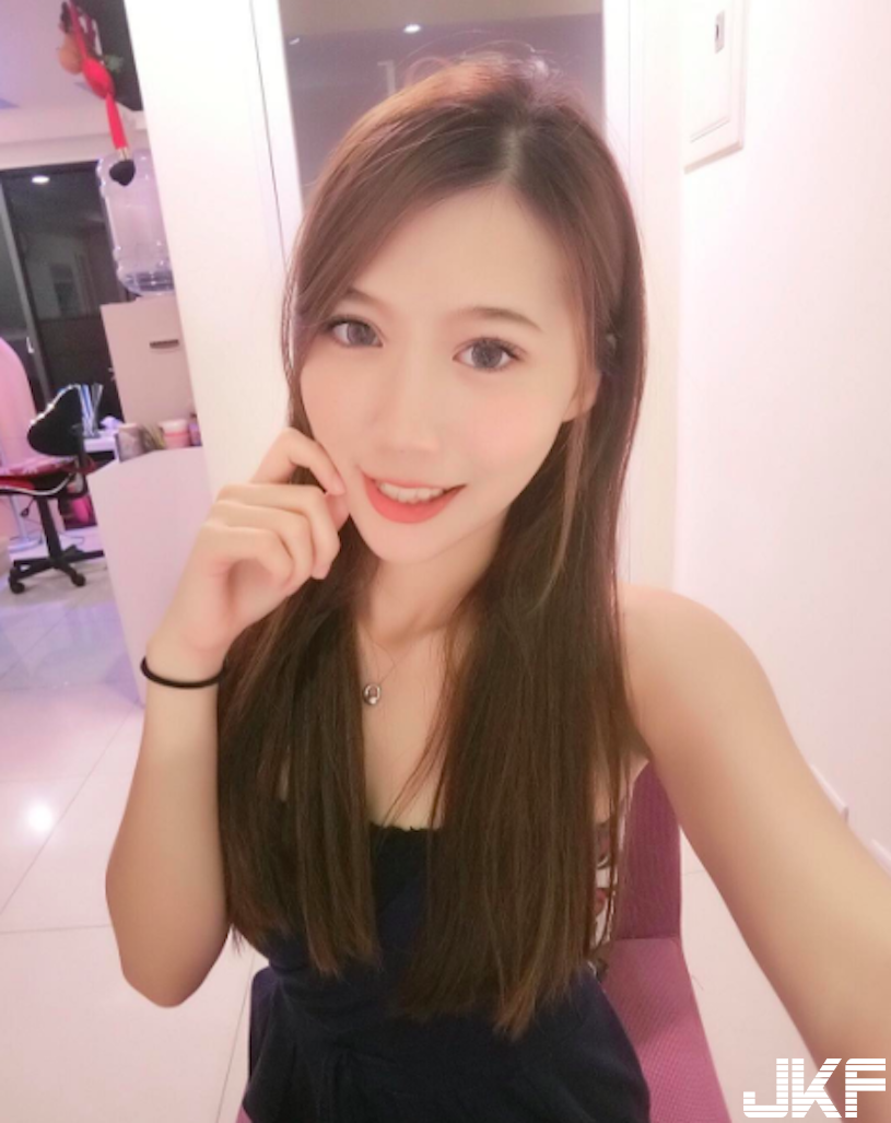 高雄火辣美胸正妹！比基尼「深溝藏不住」，逆天長腿也超養眼的！