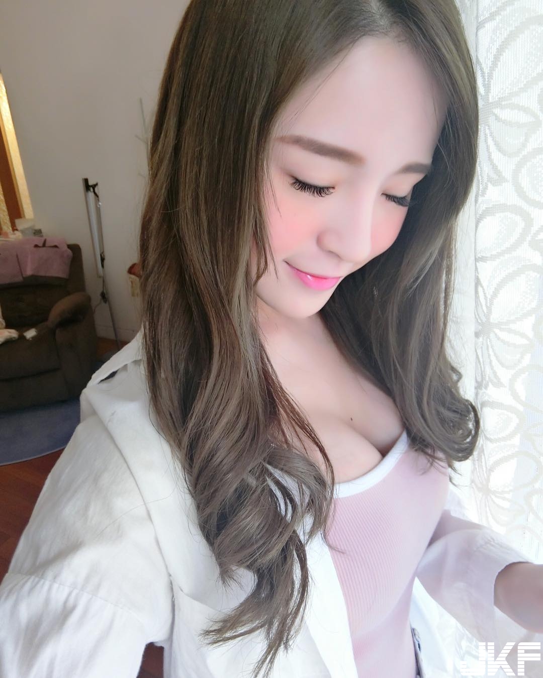 「童顏巨RU」最完美代表！皮膚超白嫩「大奶妹妹」車頭燈好搶眼！台灣妹子真優秀&#8230;.