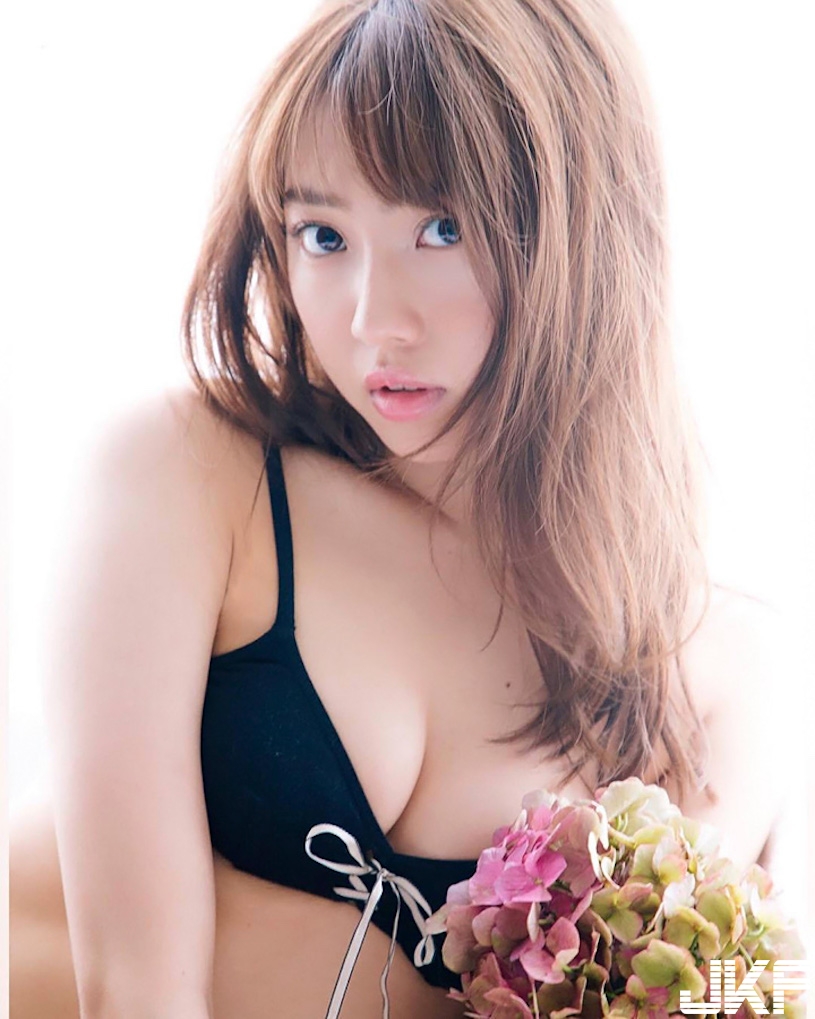 AKB畢業前最強「性感解放」！由里亞豐唇翹臀火辣出擊「銷魂畫面」讓人把持不住呀！