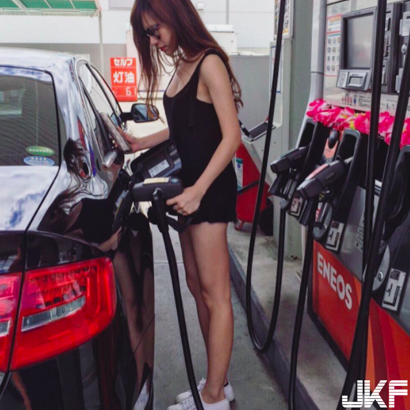 超極品「比基尼正妹」美乳線條好犯規！兇悍的爆奶視角讓人受不了…