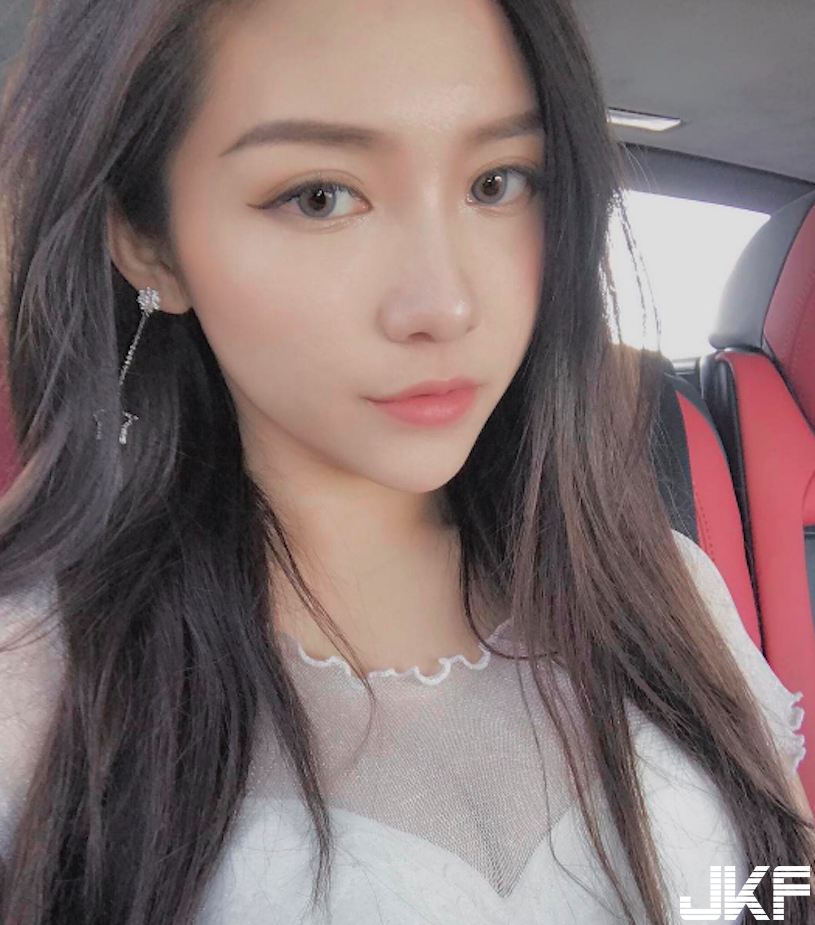 超正零死角辣妹！有胸還有長腿，看一眼就讓人戀愛！