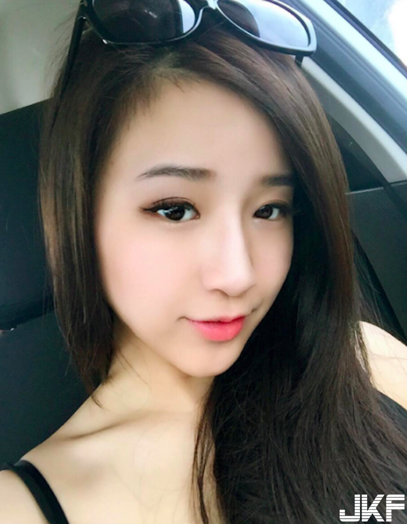 好兇！高顏值電眼「爆乳正妹」，好友還是火辣網拍老闆娘呢！