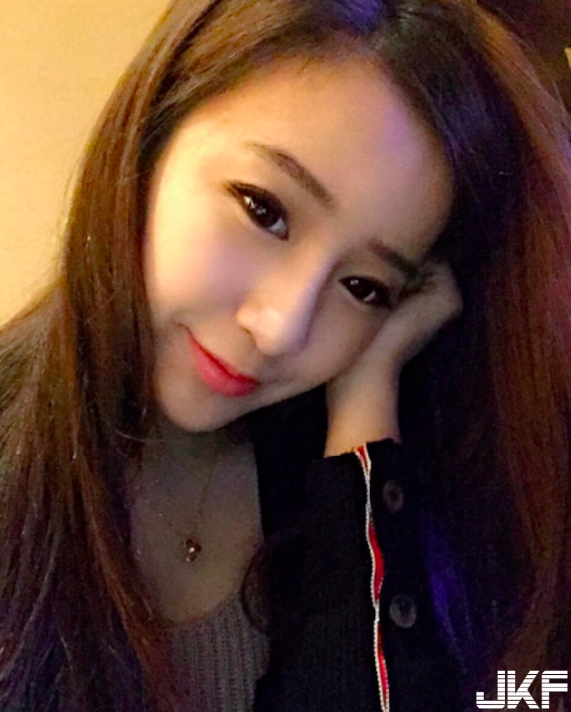 好兇！高顏值電眼「爆乳正妹」，好友還是火辣網拍老闆娘呢！