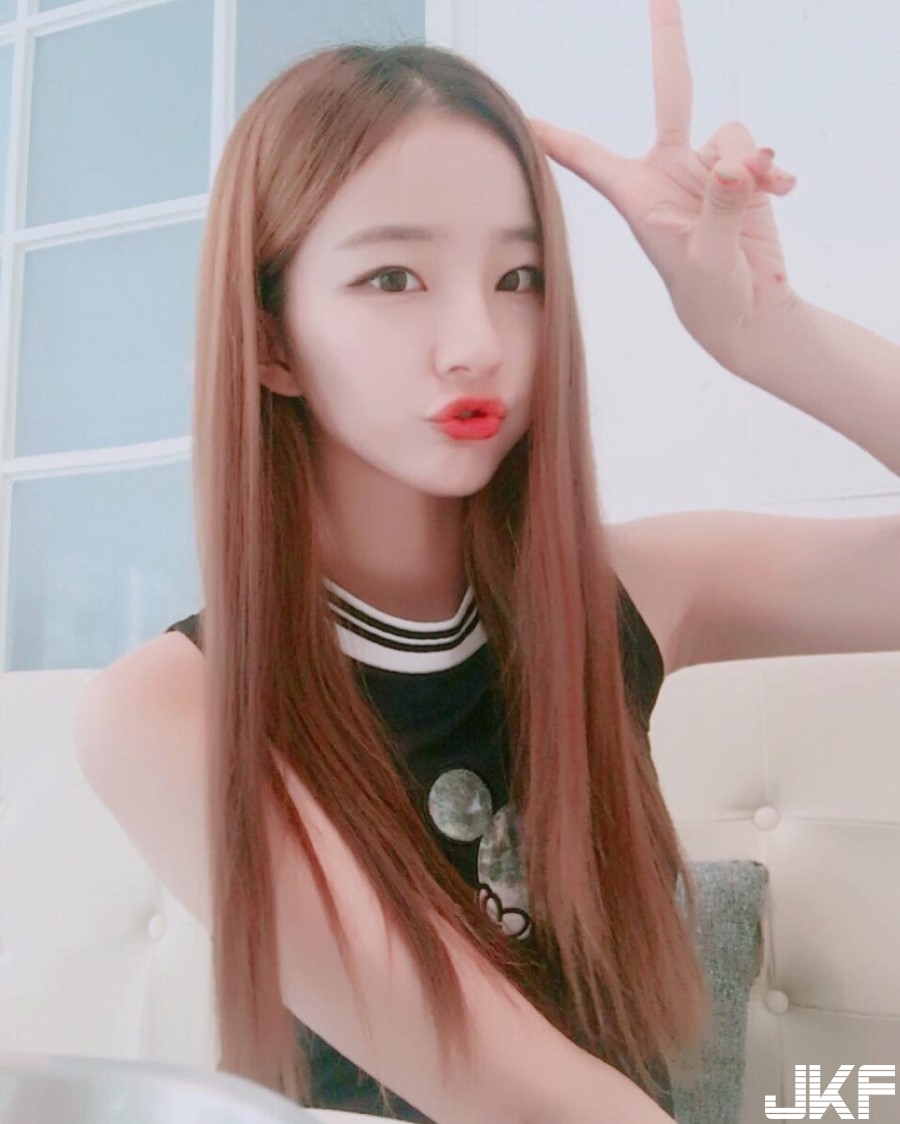 「逆天美少女」好有活力！極短迷你裙飛好高佔據版面！不少網友暴動啦！