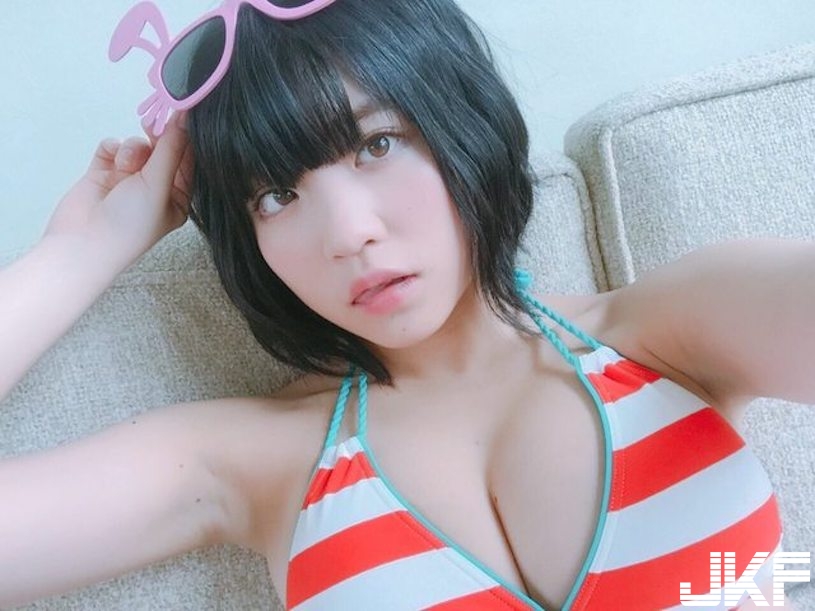 巨奶洋娃娃！正妹「G級大奶奶」大奶肉連比基尼都吃進去一塊布，好想買一隻放家裡呀&#8230;