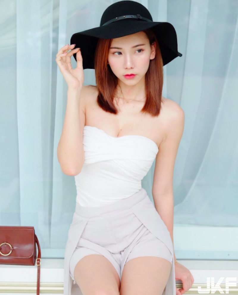 比基尼「氣質奶妹」出水好身材！「深Ｖ爆乳」白皙美肌好厲害啊！