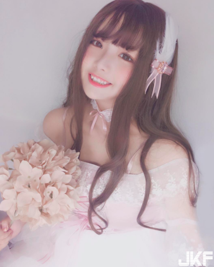 超可愛「童顏巨乳蘿莉」！夢幻顏值下隱藏驚人乳量，下水照真的太火辣！