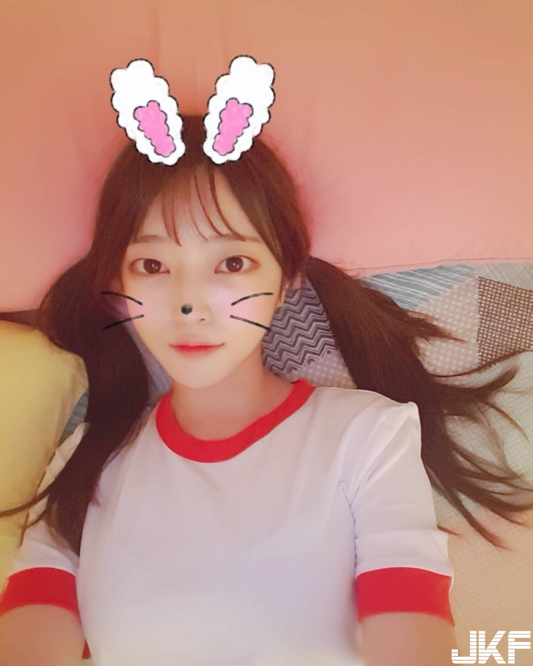 想收服！隱乳正妹化身性感小白兔，「兇殘乳量」攻擊力十足讓人想帶她回家