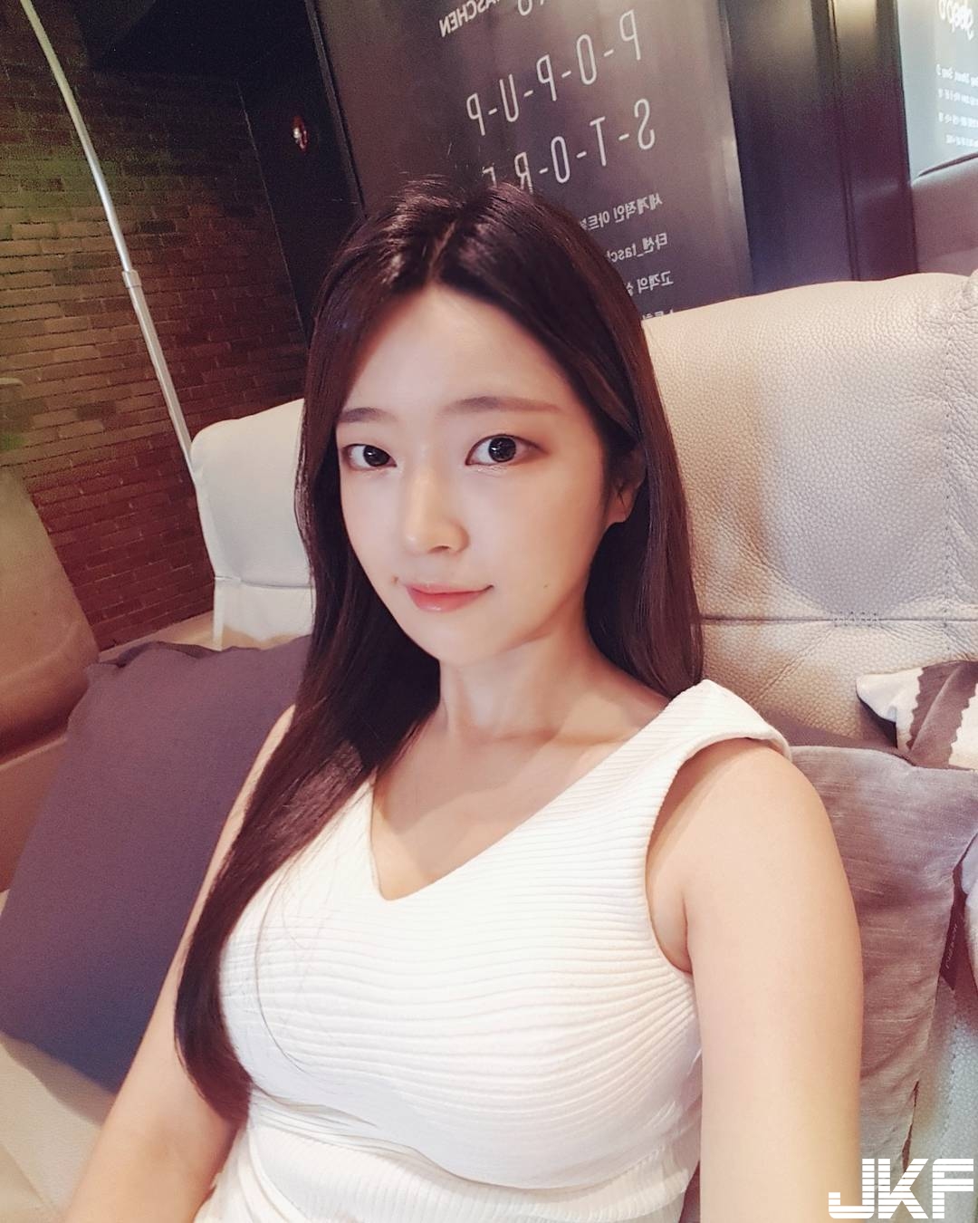 想收服！隱乳正妹化身性感小白兔，「兇殘乳量」攻擊力十足讓人想帶她回家