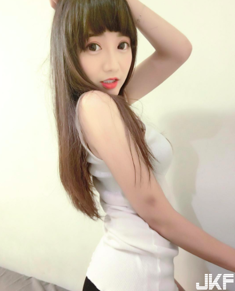 號稱「內湖陳意涵」美乳女行員，甜美大眼+「惹火身材」讓網友暴動揪團開戶