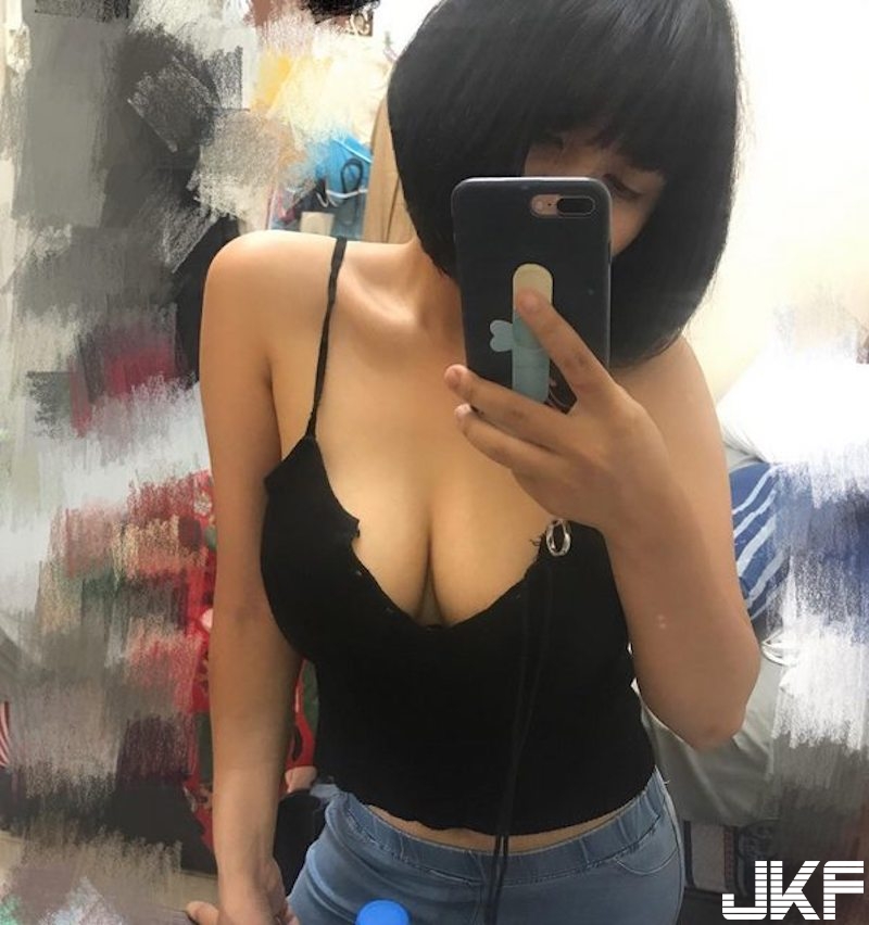 太猛啦！短髮「爆乳正妹」好兇！乳量滿滿看起來「制服都要爆了」！