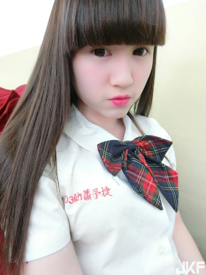 147公分「超胸狠」小隻馬！才高中就發育良好，制服都快被撐爆了！