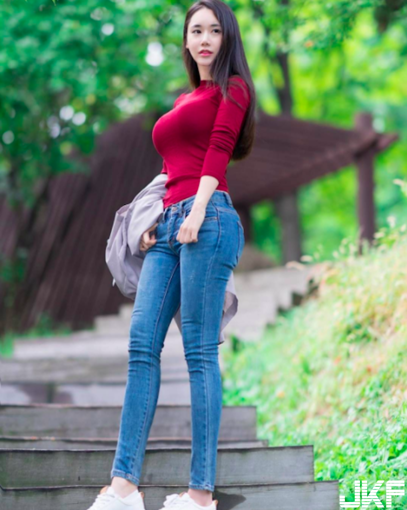 前凸後翹！網瘋傳「美腿大奶妹」輕功技術一流！超逆天「美乳畫面」讓人好興奮啊…
