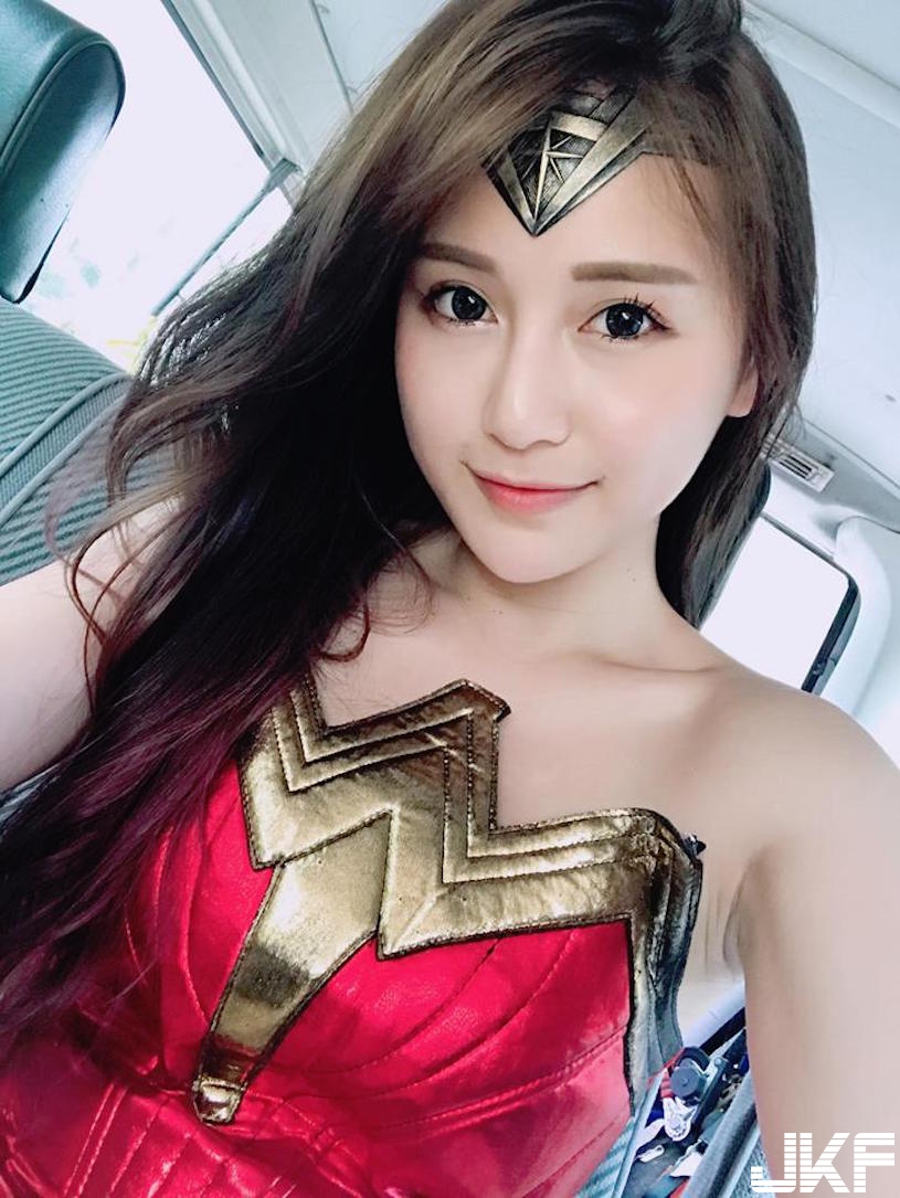超讚！網瘋傳「火辣俏護士」美胸身材有夠犯規！迷人的超高顏值讓人想排隊掛號了…