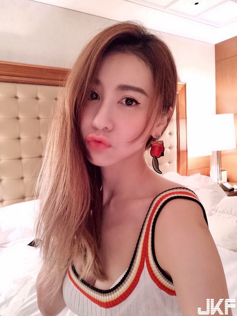 超讚！網瘋傳「火辣俏護士」美胸身材有夠犯規！迷人的超高顏值讓人想排隊掛號了…