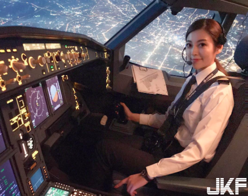 網路瘋傳「最美航空機長」高顏值讓人魂都飛了！風靡全球的「優質外型」比空姐還正了&#8230;