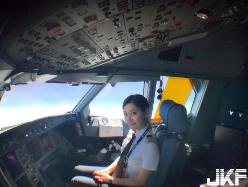 網路瘋傳「最美航空機長」高顏值讓人魂都飛了！風靡全球的「優質外型」比空姐還正了&#8230;