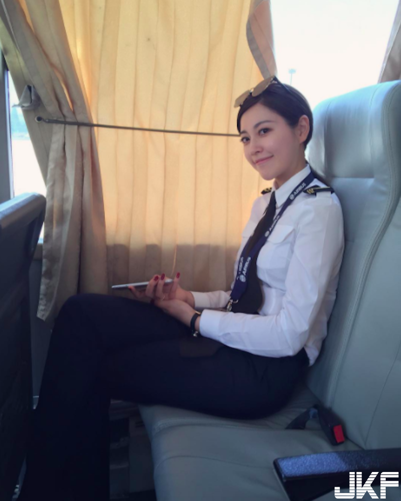 網路瘋傳「最美航空機長」高顏值讓人魂都飛了！風靡全球的「優質外型」比空姐還正了&#8230;