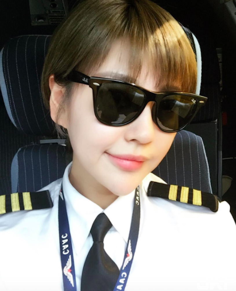 網路瘋傳「最美航空機長」高顏值讓人魂都飛了！風靡全球的「優質外型」比空姐還正了&#8230;