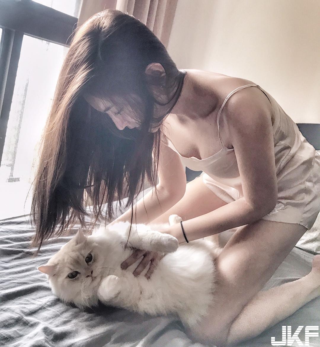 地表最長！E奶正妹「逆天長腿」太完美，「神級比例」堪稱九頭身天菜！