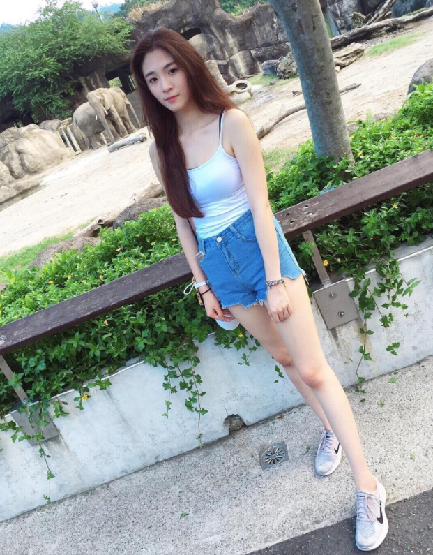賣場驚見「長腿正妹」！原來是真理女大生而且身材超有料，要打開真理之門啦！