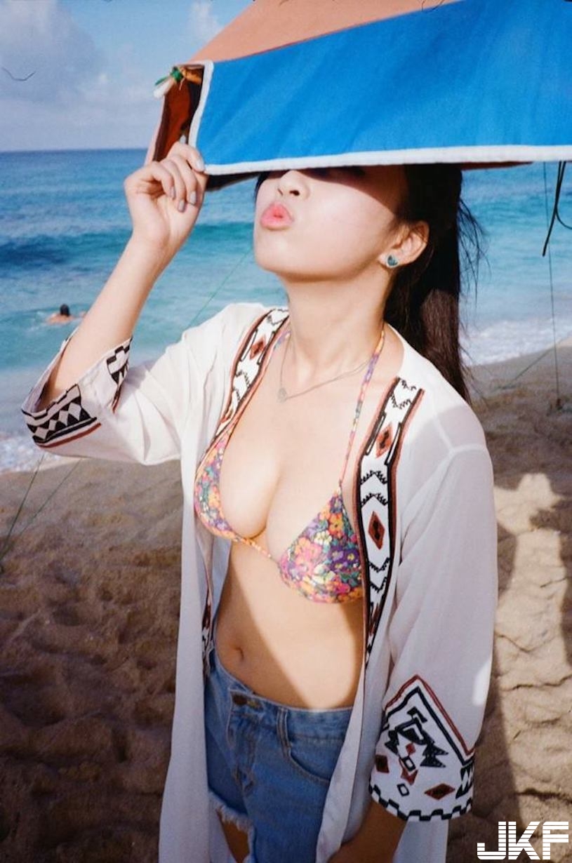 手作店驚見「巨奶老闆娘」的「甜蜜招待」！奶奶整個放上桌，甜甜一笑讓地表男人融化啦