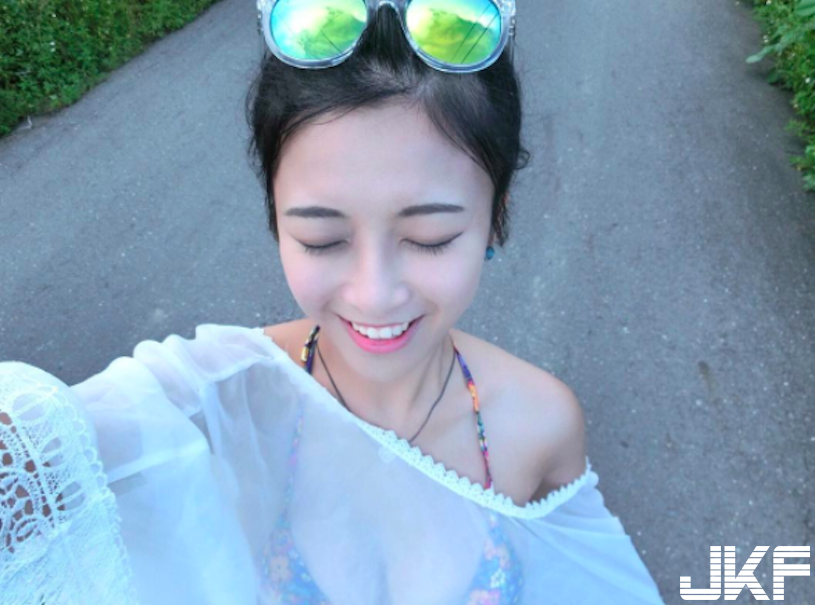 手作店驚見「巨奶老闆娘」的「甜蜜招待」！奶奶整個放上桌，甜甜一笑讓地表男人融化啦