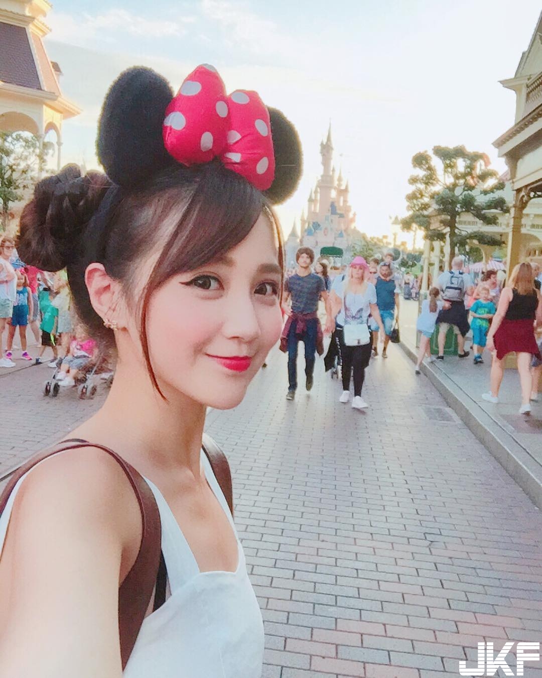 想給她服務！長榮「甜美空姐」一見到她就融化，「招牌甜蜜笑容」服務品質無庸置疑！