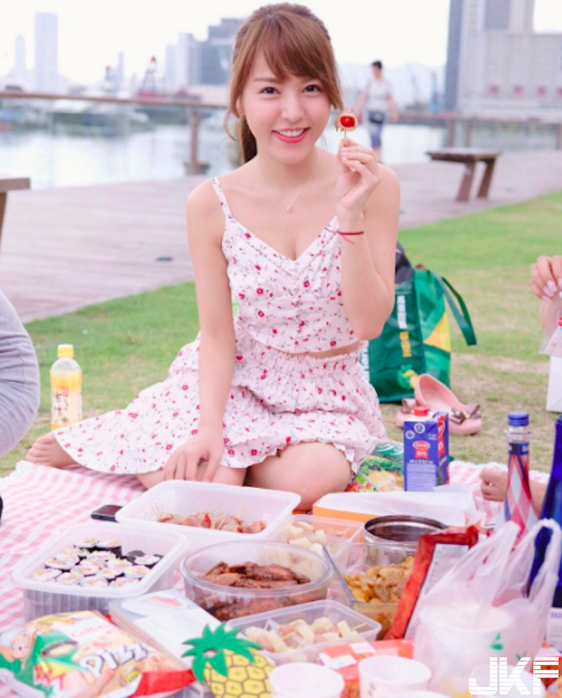 史上最美廚娘！甜美臉蛋＋「銷魂身材」看起來「好可口」，高超廚房技巧帶你上天堂！