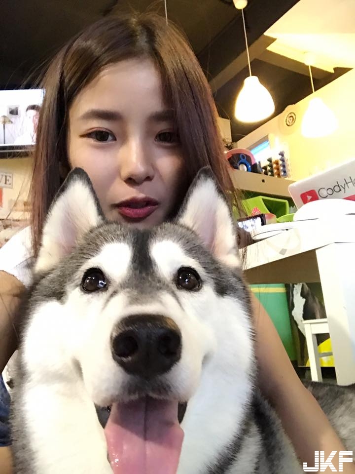 大馬「最甜Youtuber」！女友力超強微笑一秒讓商場被粉絲擠滿！