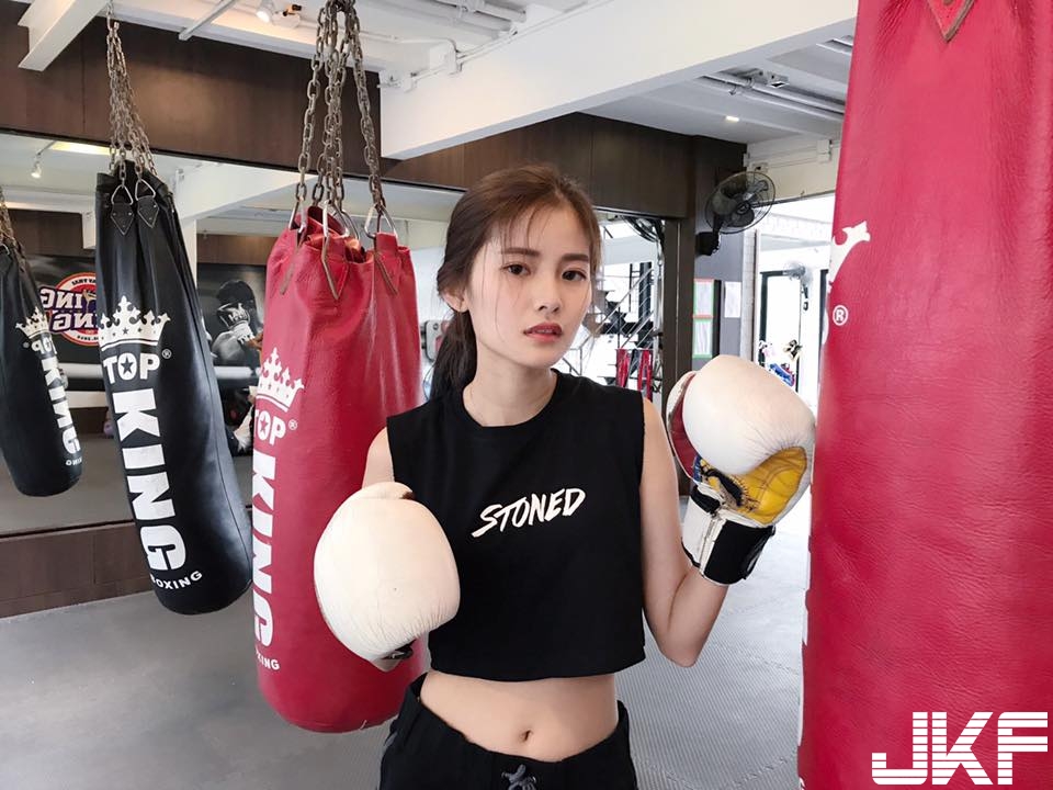 大馬「最甜Youtuber」！女友力超強微笑一秒讓商場被粉絲擠滿！